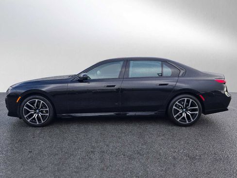 Used 2024 BMW 740i image 6
