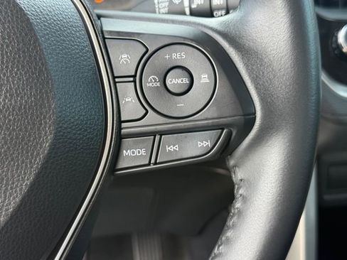 Used 2023 Toyota Corolla Cross XLE FWD image 14