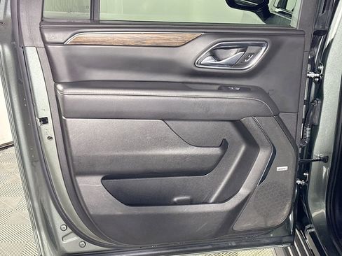 Used 2023 Chevrolet Suburban Premier image 18