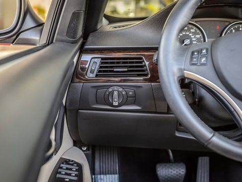 Used 2012 BMW 328i Convertible image 33