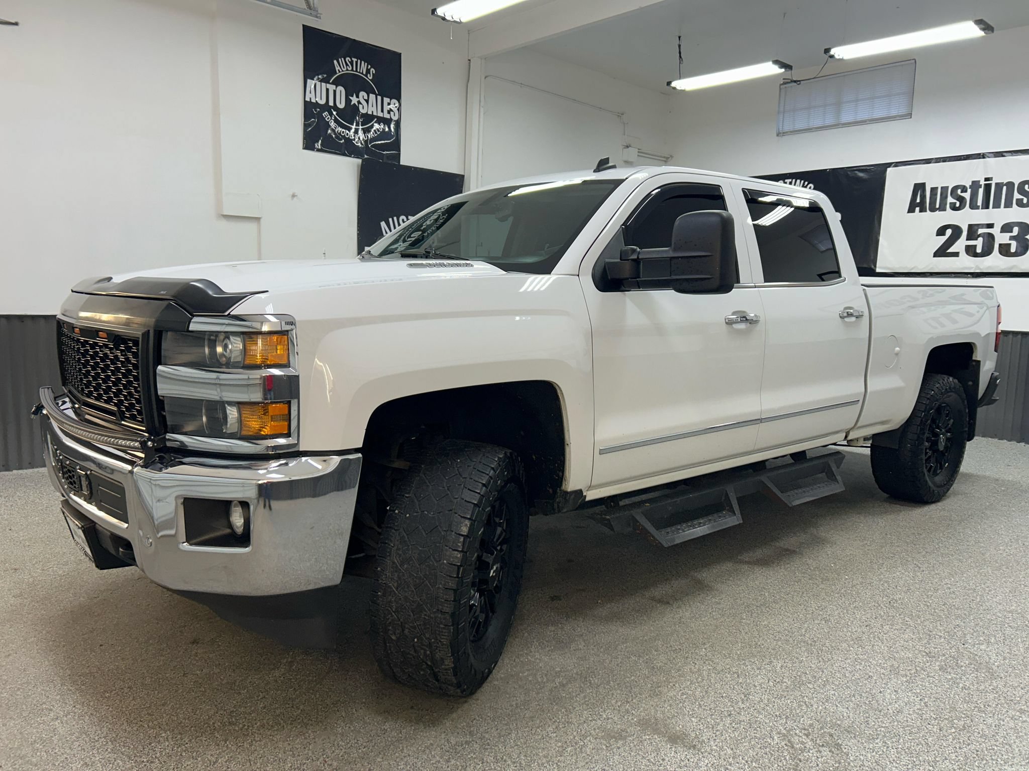 Used 2015 Chevrolet Silverado 2500 LTZ AWD/4WD image 3