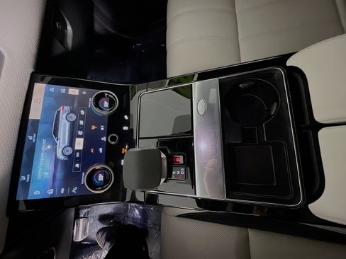 Used 2023 Land Rover Range Rover Velar R-Dynamic S image 25