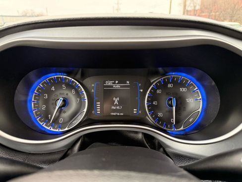 Used 2020 Chrysler Pacifica Touring w/ S Appearance Package image 20
