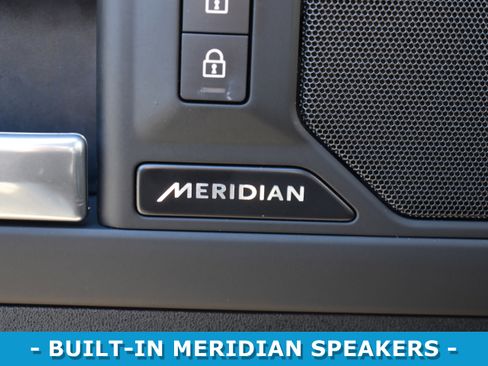 Used 2025 Land Rover Defender 110 S image 19