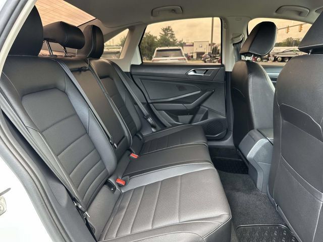 Used 2024 Volkswagen Jetta SE FWD image 10