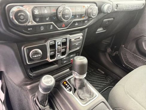 Used 2022 Jeep Wrangler Unlimited Sport AWD/4WD image 16