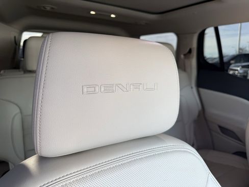 Used 2021 GMC Acadia Denali w/ Denali Technology Package image 32