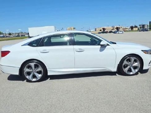 Used 2018 Honda Accord Touring image 8