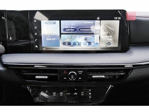 New 2025 Nissan Kicks SR w/ Illumination Package image 17