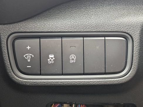 Certified 2025 Kia Soul LX w/ LX Technology Package FWD image 30