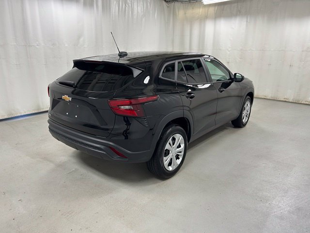 Used 2024 Chevrolet Trax LS w/ Driver Confidence Package FWD image 4