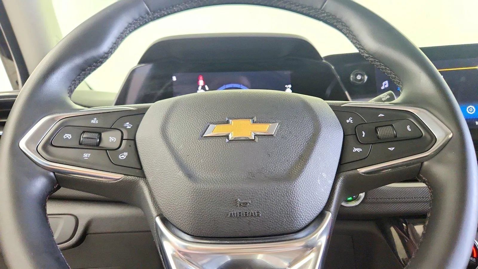Used 2024 Chevrolet TrailBlazer LT w/ LT Cold Weather Package FWD image 18