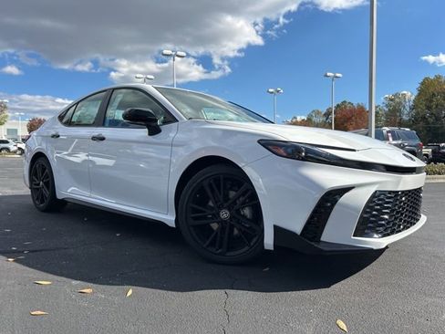 New 2026 Toyota Camry Hybrid FWD image 3