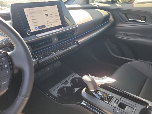 Used 2025 Toyota Prius XLE image 21
