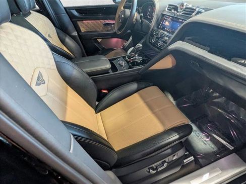 Used 2023 Bentley Bentayga image 23