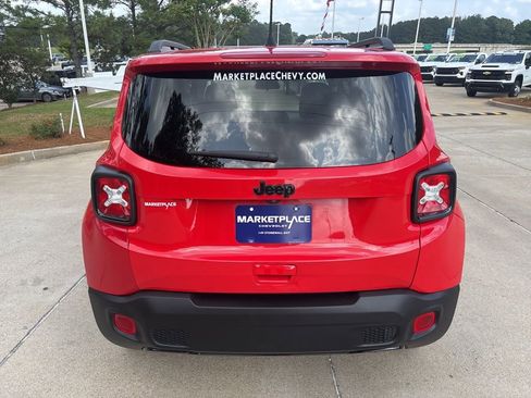 Used 2020 Jeep Renegade Altitude FWD image 11