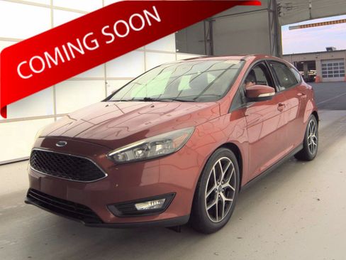 Used 2018 Ford Focus SEL w/ Cold Weather Package FWD image 1