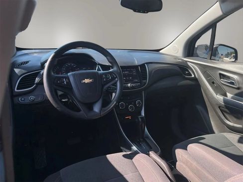 Used 2020 Chevrolet Trax LS w/ Tint and Cruise Package FWD image 9
