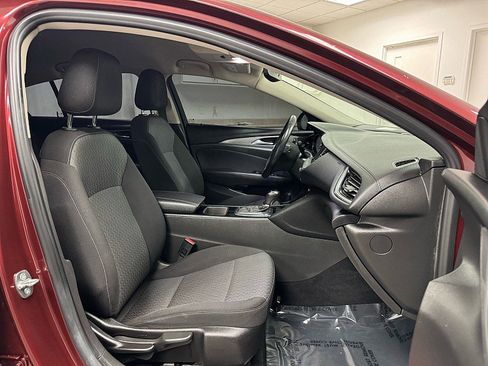 Used 2019 Buick Regal Preferred image 13