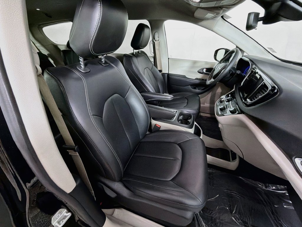 Used 2024 Chrysler Pacifica Touring-L FWD image 28