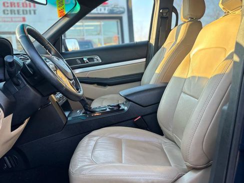 Used 2017 Ford Explorer XLT w/ Equipment Group 202A image 7