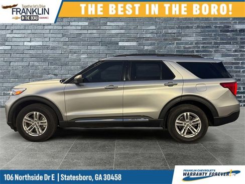 Used 2022 Ford Explorer XLT image 2