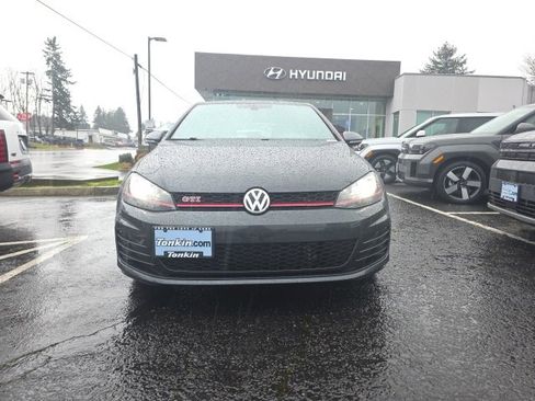 Used 2017 Volkswagen GTI SE image 4