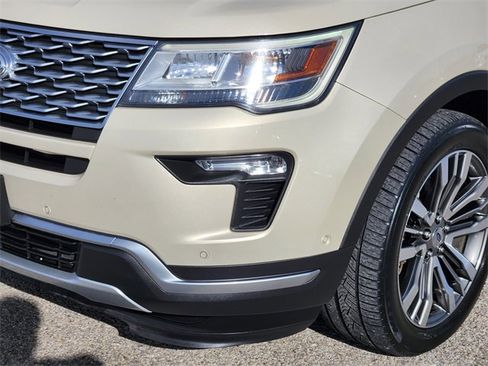 Used 2018 Ford Explorer Platinum image 8
