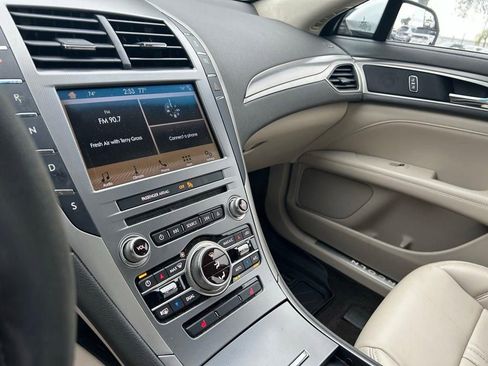 Used 2018 Lincoln MKZ Premiere image 12