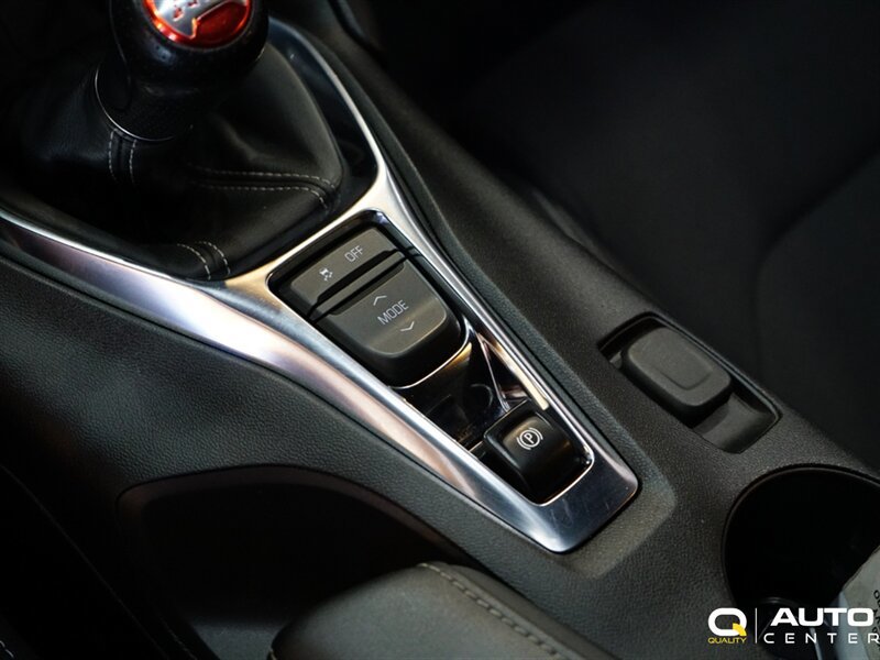 Used 2020 Chevrolet Camaro LT RWD image 21