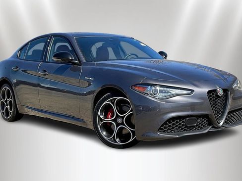 Used 2022 Alfa Romeo Giulia Veloce image 3