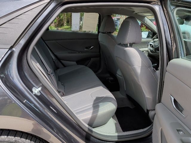 Certified 2021 Hyundai Elantra SEL FWD image 17