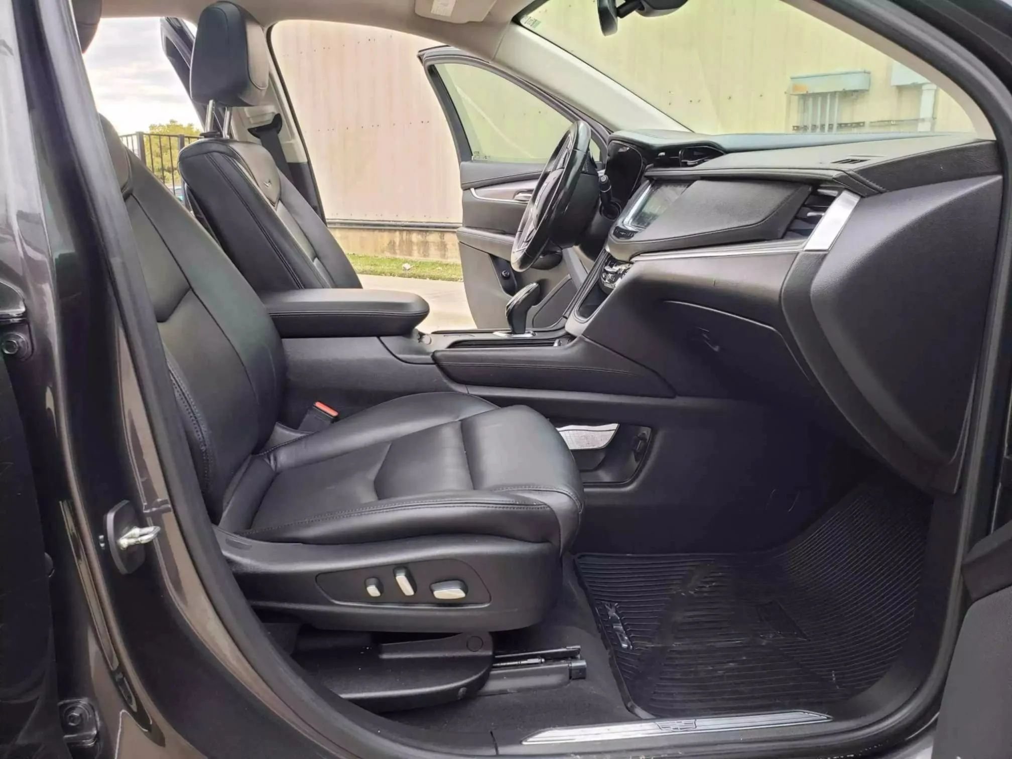 Used 2018 Cadillac XT5 Premium Luxury FWD image 32