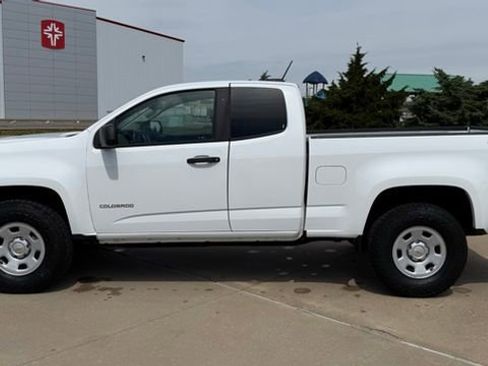 Used 2017 Chevrolet Colorado W/T w/ WT Convenience Package AWD/4WD image 2