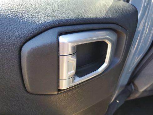 Used 2024 Jeep Wrangler Unlimited Sahara AWD/4WD image 18