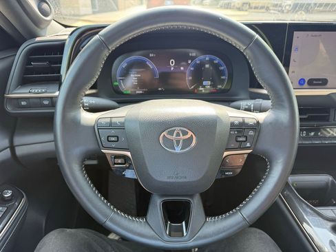 Used 2024 Toyota Crown Limited image 11