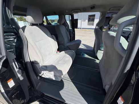 Used 2015 Toyota Sienna L image 39