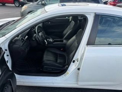 Used 2020 Honda Insight Touring image 2
