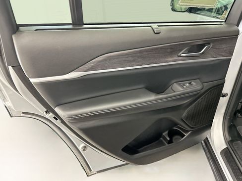 Used 2024 Jeep Grand Cherokee L Limited w/ Luxury Tech Group II image 28