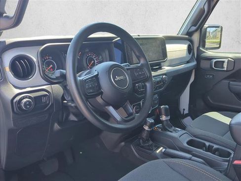 Used 2024 Jeep Gladiator Sport AWD/4WD image 9