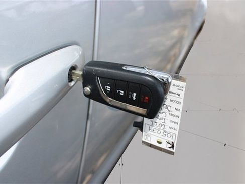 Used 2022 Toyota Corolla SE image 30