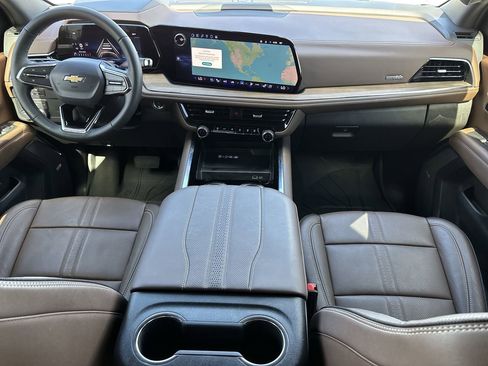 Used 2025 Chevrolet Suburban High Country image 13