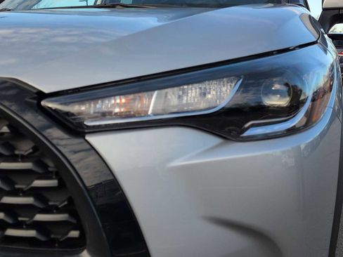Used 2024 Toyota Corolla Cross LE image 11
