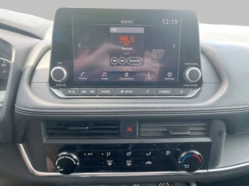 Used 2024 Nissan Rogue S AWD/4WD image 18