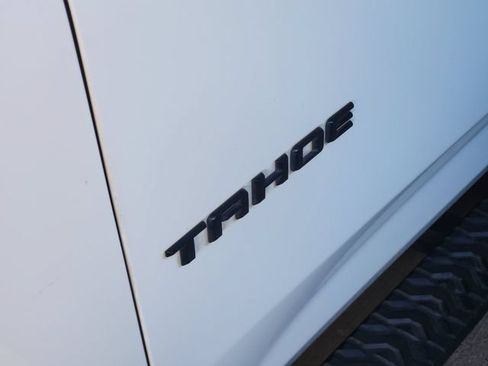 Used 2022 Chevrolet Tahoe Z71 w/ Luxury Package AWD/4WD image 10