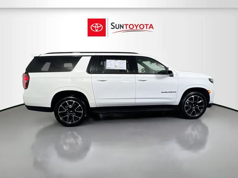 Used 2024 Chevrolet Suburban RST RWD image 2