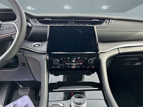 New 2025 Jeep Grand Cherokee L Limited w/ Luxury Tech Group II image 23