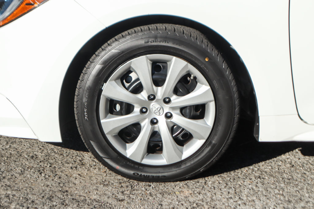 Used 2020 Toyota Corolla LE w/ Carpet Mat Package (TMS) FWD image 37