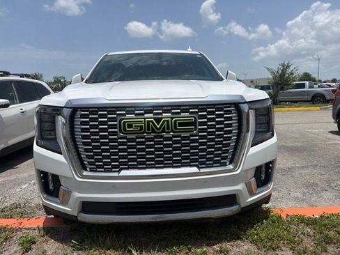 Used 2023 GMC Yukon XL Denali AWD/4WD image 2