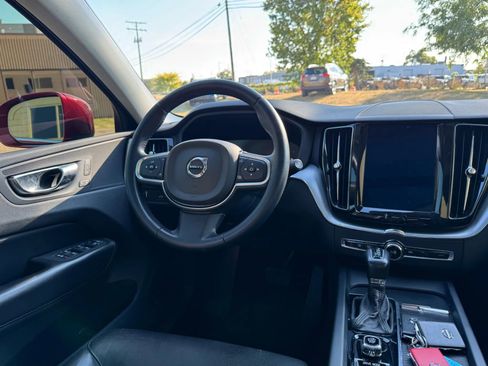 Used 2019 Volvo XC60 T6 Momentum w/ Protection Package Premier image 16